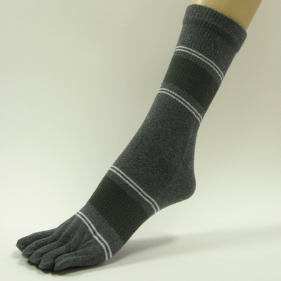 Charcoal dark gray quarter stripe toe socks with white gray