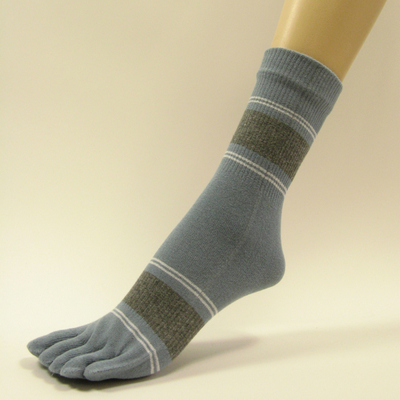 Steel blue quarter stripe toe socks with white gray