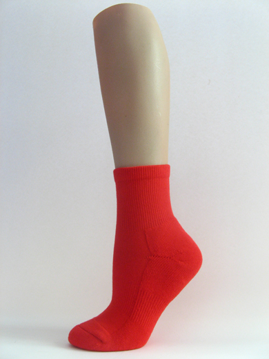 Red youth kids basketball quarter socks cushion on sole
