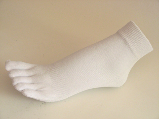 White ankle toe socks