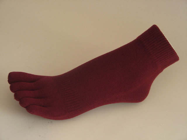 Wine cardinal ankle toe socks